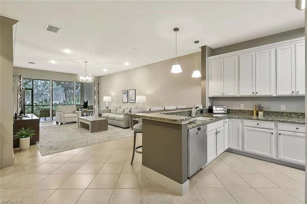 2 bed, 2.0 bath, 1651 sqft, $7,500 — Photo 4