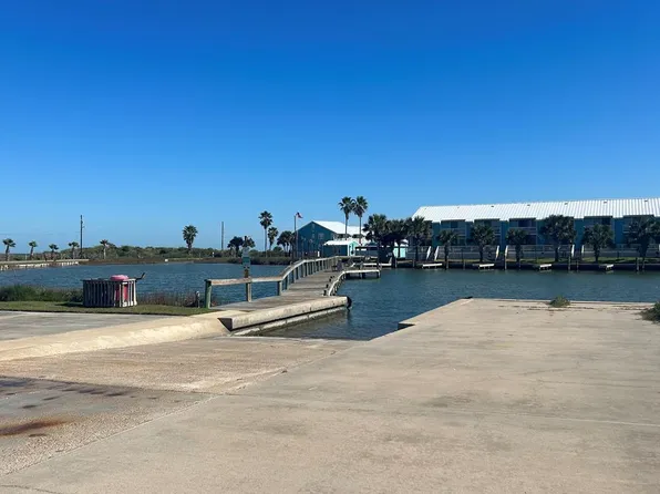 148 Breezeway Dr, Rockport, TX 78382