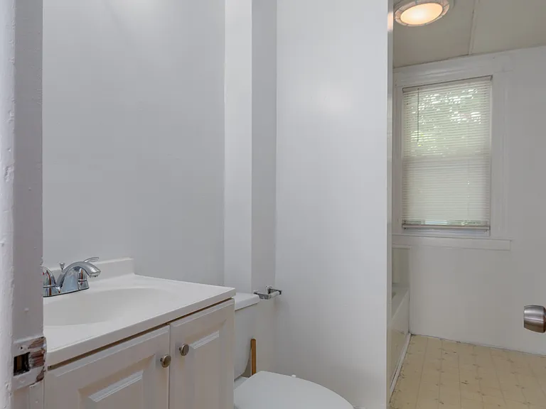 95 Sunnyside Ave — Photo 2
