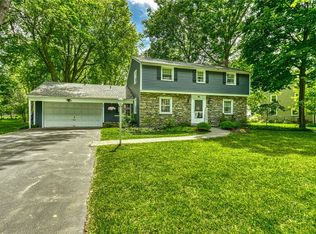 25 Lake Lea Rd, Rochester, NY 14617