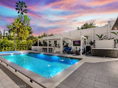 20200 Clark St, Woodland Hills, CA, 91367