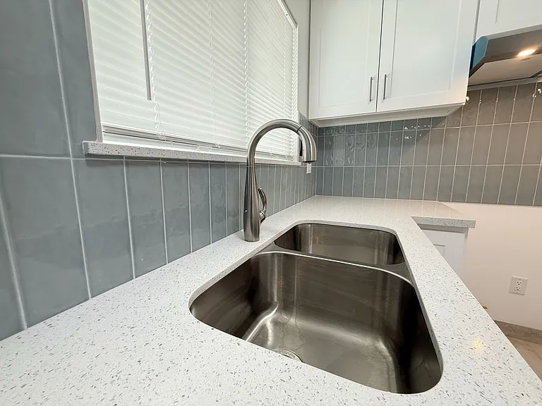 4218 Lockwood Ave #8 — Photo 8