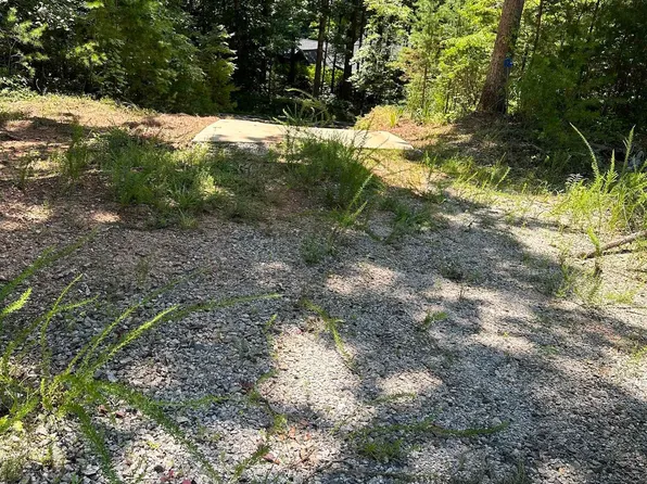 1907 W Lakeshore Dr, Landrum, SC 29356