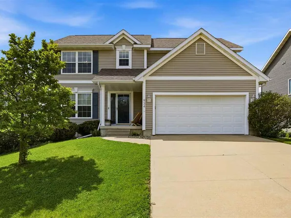 934 Rolling Creek Dr NE, Cedar Rapids, IA 52402