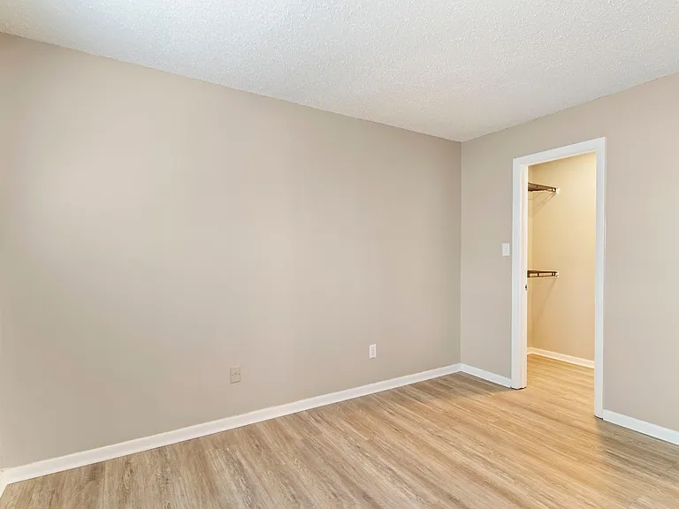 1180 Indian Rd — Photo 12
