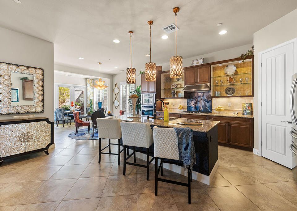1st image of 81390 Avenida Montura