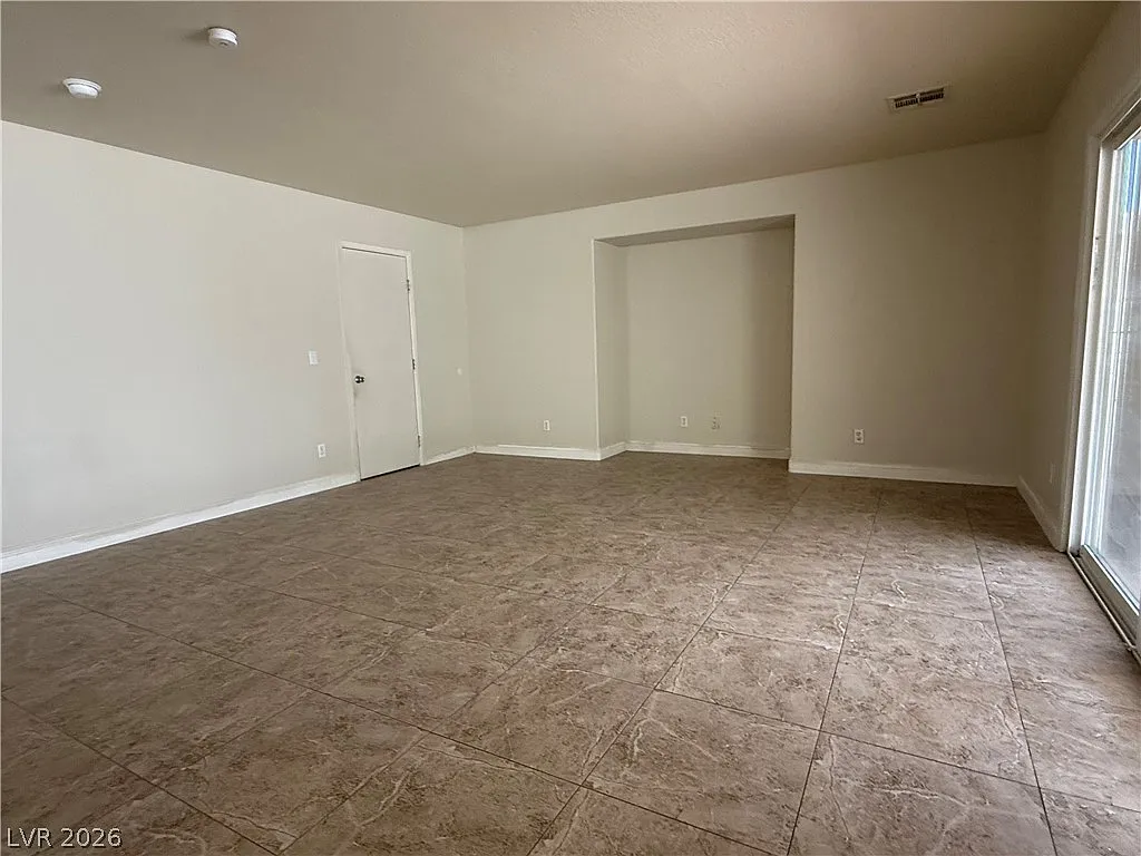 4 bed, 2.5 bath, 1741 sqft, $1,900 — Photo 3