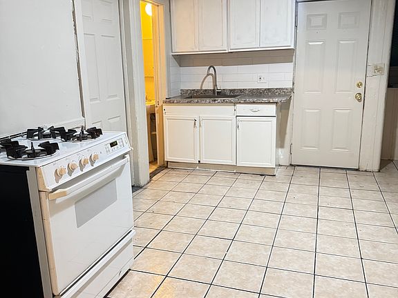 5th image of 2249 Danforth St
