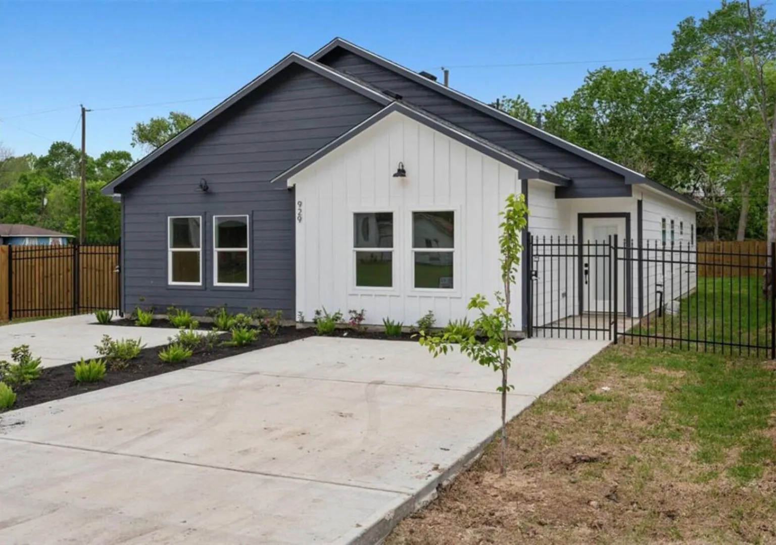 Quiet 3BR Home Fast Access to IAH & Downtown — Photo 3