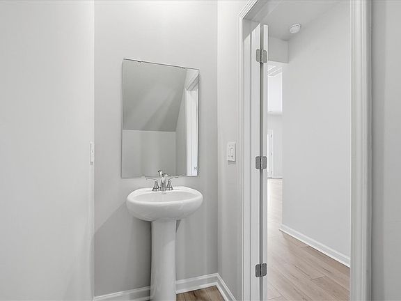 5th image of 268 Fair Cross Cir