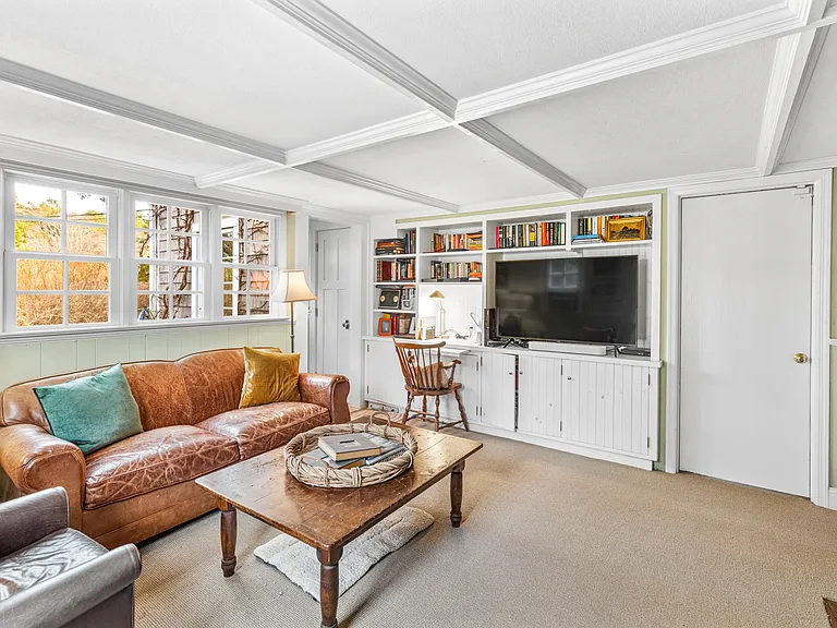 379 Ferry Rd — Photo 8