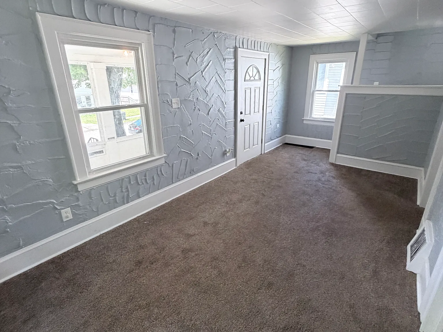 3 bed, 1.5 bath, 1035 sqft, $1,225 — Photo 2