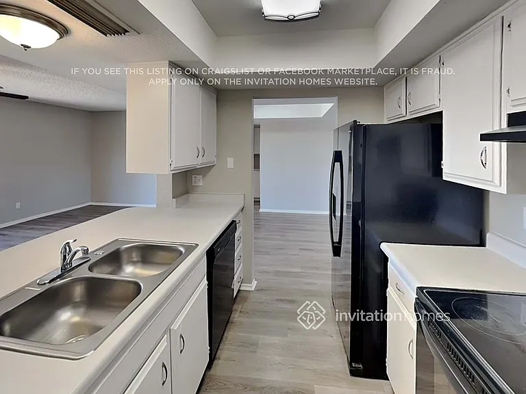 5720 N 48th Ln — Photo 6