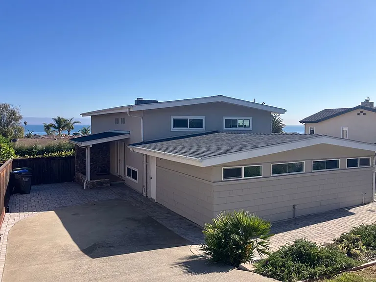 213 El Portal Dr — Photo 2