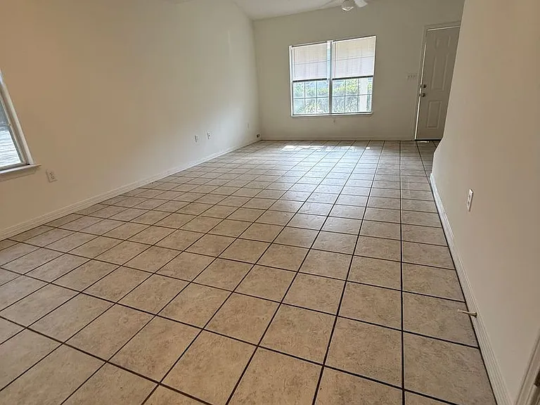 946 Rachel Dr #C — Photo 3