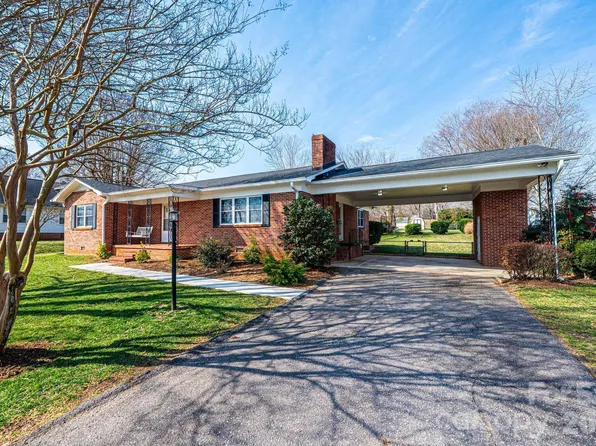 1425 5th St NE, Hickory, NC 28601