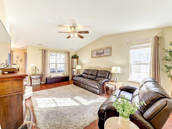 3rd image of 13001 Ivy St #B