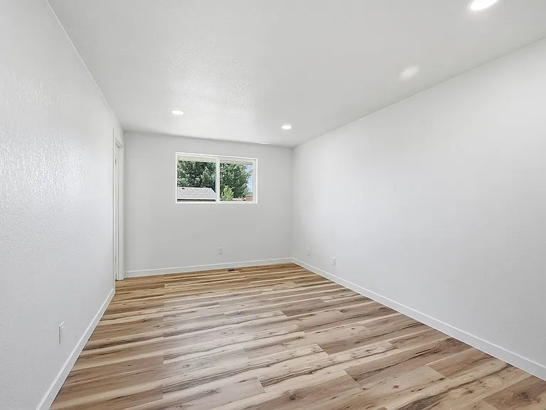 23 University Dr — Photo 15