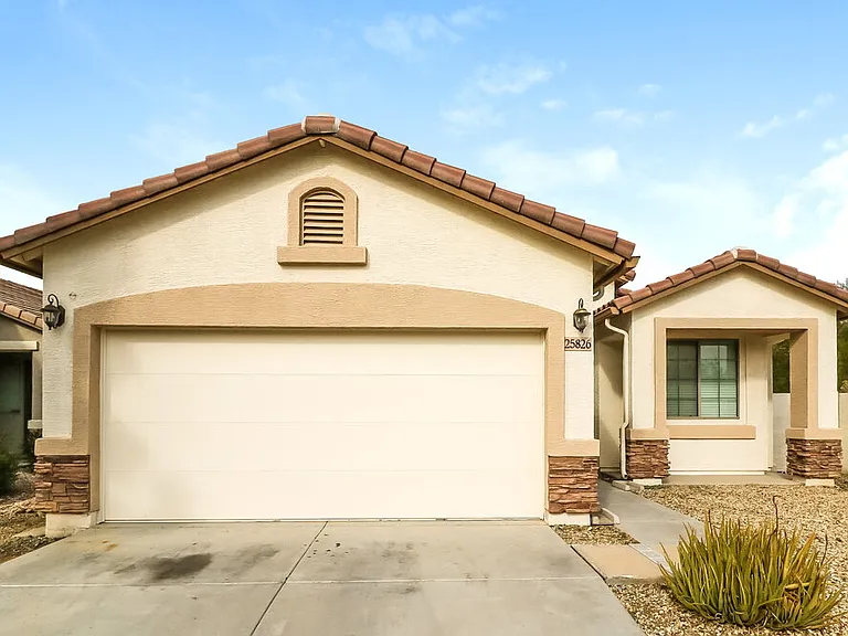 25826 W Pleasant Ln — Photo 1