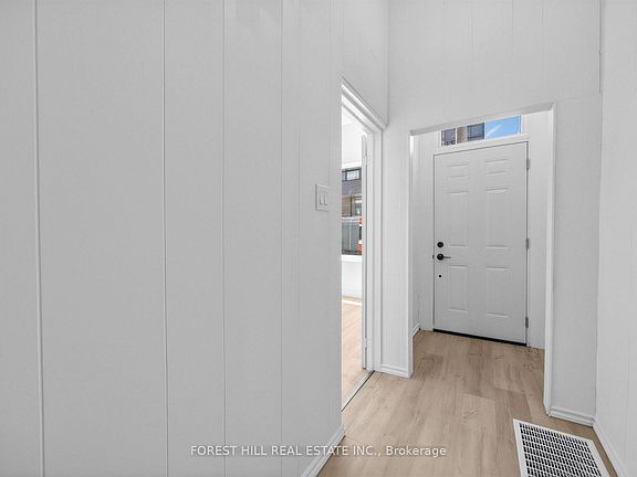 4th image of 419 Dufferin St