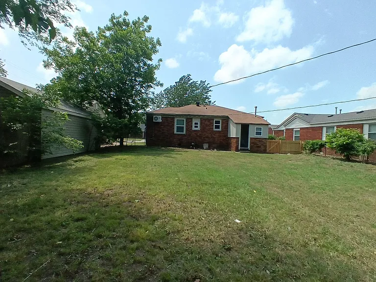 404 Mid America Blvd — Photo 16