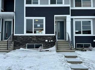 373 N Waterford Blvd, Chestermere, AB T1X2M9