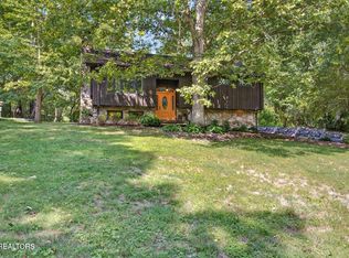 953 Mimosa Ln, Crossville, TN 38572