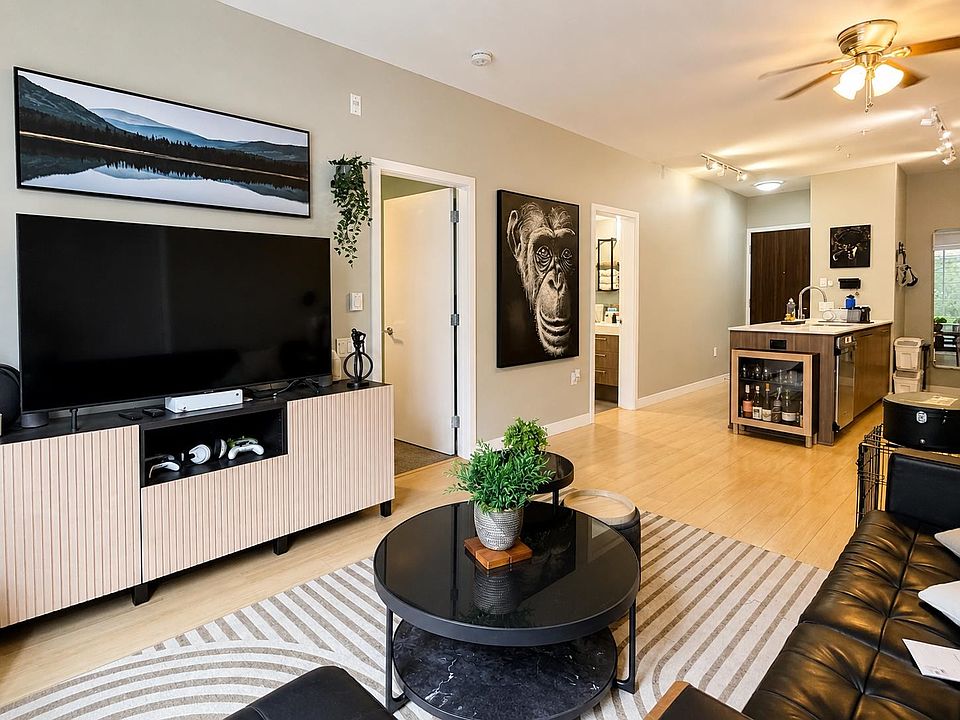 1st image of 618 Como Lake Ave #113