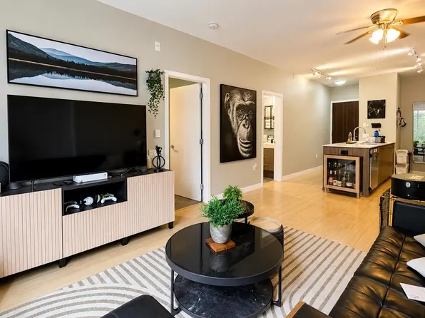 618 Como Lake Ave #113, Coquitlam, BC V3J 0G1