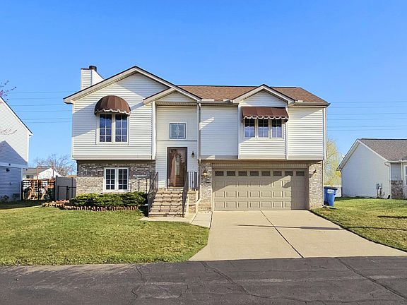 3rd image of 38540 Nellie Ln