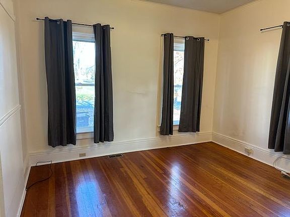 3rd image of 13 Chapel St