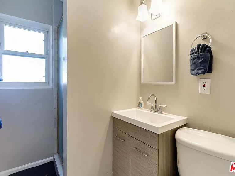 7858 Jamieson Ave — Photo 19