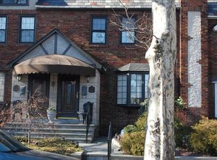 6542 78th St, Middle Village, NY 11379