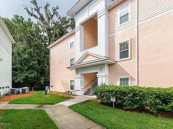 3rd image of 4998 Key Lime Dr Unit 208