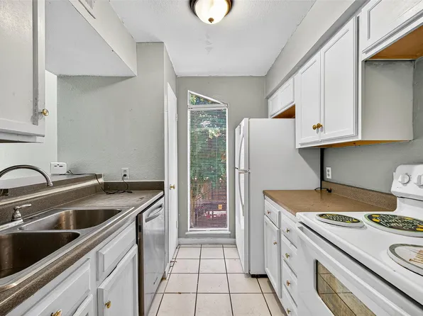 10075 Westpark Dr APT 73, Houston, TX 77042