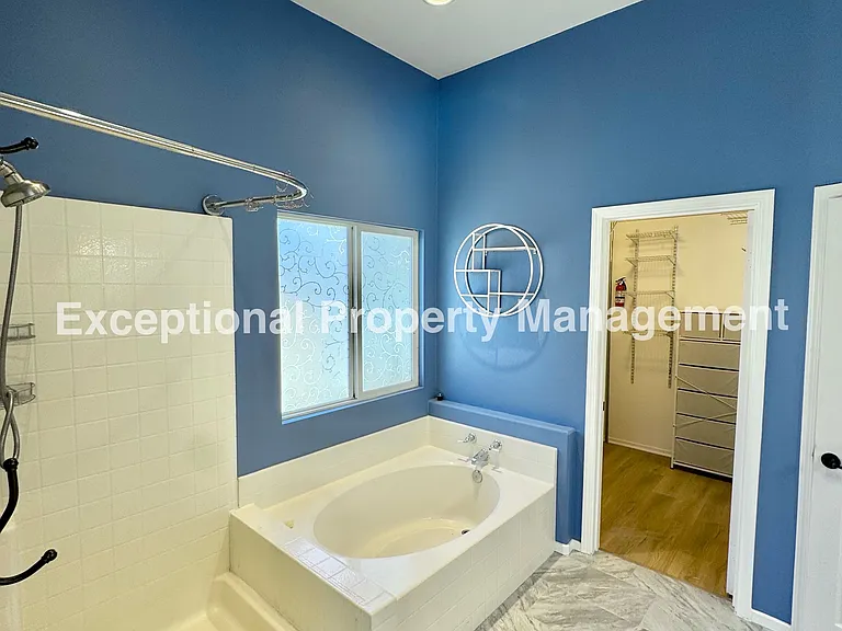 14855 Hedge Row Ct — Photo 17