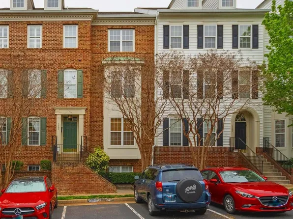 1592 Leeds Castle Dr APT 201, Vienna, VA 22182