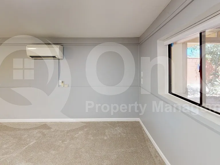 2526 E Allen Rd — Photo 22