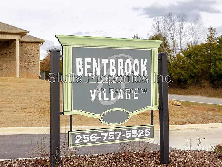 104 Bentbrook Dr — Photo 5