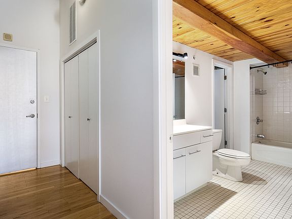 3rd image of 1027 Arch St APT 606