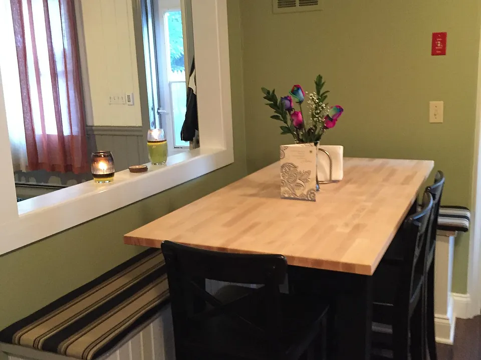 Built in bench in kitchen