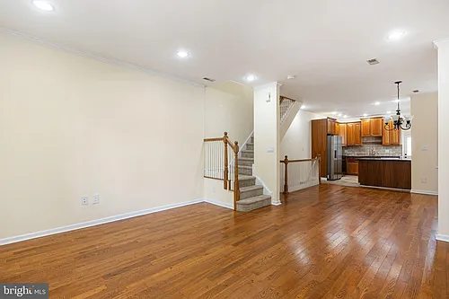3987 Terrace St Photo 1