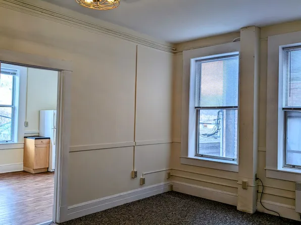 83 W Main St #R202, Brattleboro, VT 05301