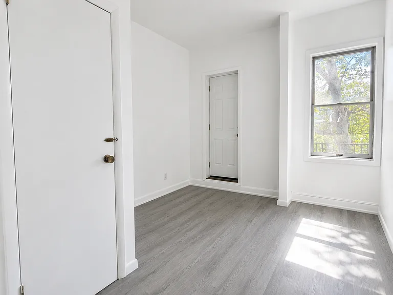 2069 W 9th St #2 — Photo 6