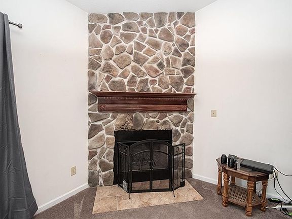2nd image of 716 Grassy Bend Dr
