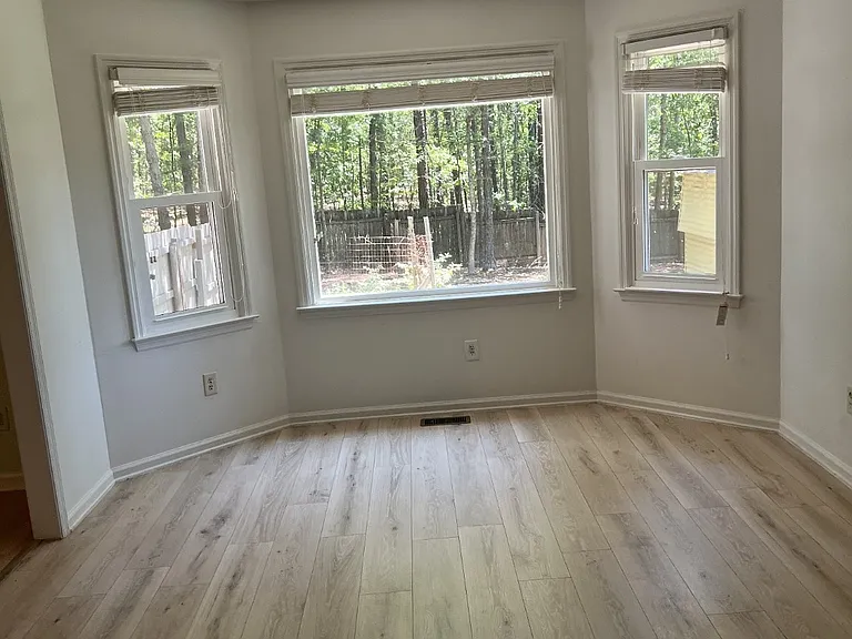 222 Violet Ln — Photo 1