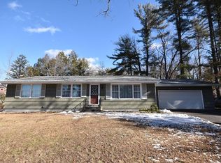 16 Heatherstone Rd, Amherst, MA 01002