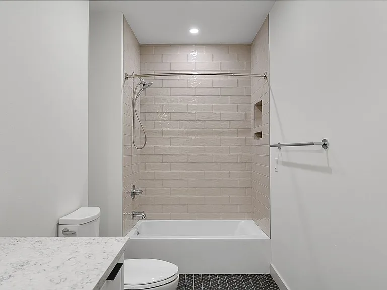 Bank Street Apartments at Burlington Square — Photo 63