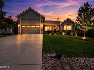 House on the Hill トップス　Checker 90 213 Forest Hill Dr, Crossville, TN 38558 | MLS #1339710 | Zillow