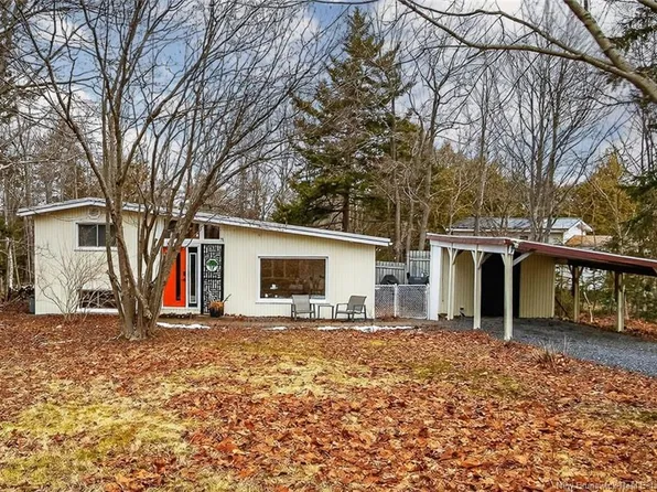 17 Iona Ave, Rothesay, NB E2E 3H8